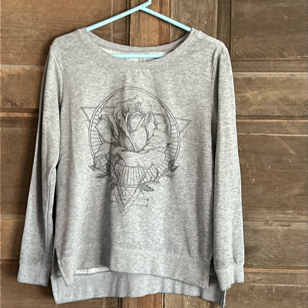 Zoe+Liv Junior Rose Long Sleeve Graphic Sweatshirt, Gray, Medium